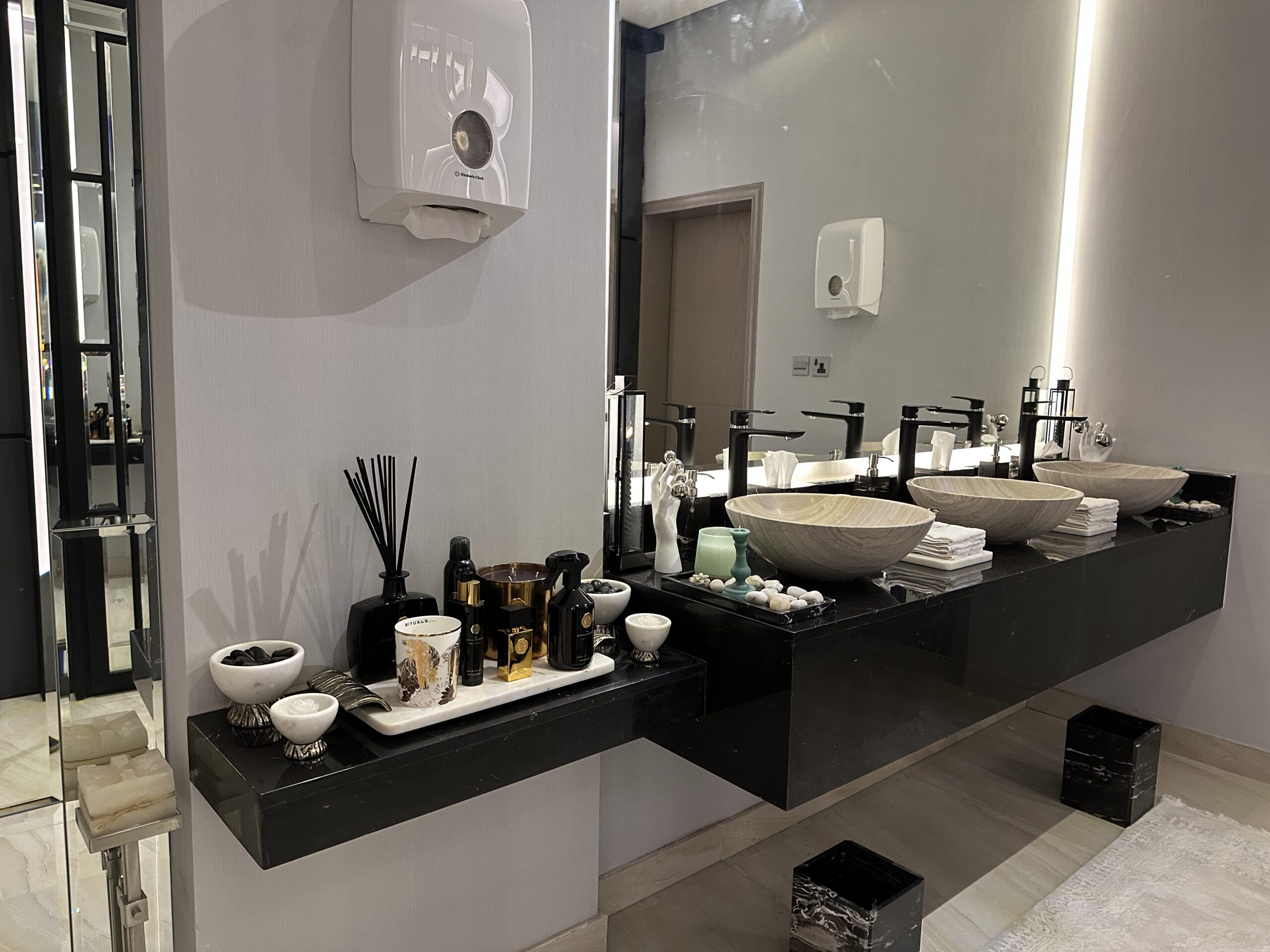 كونسولات غسيل لمجلس الندى